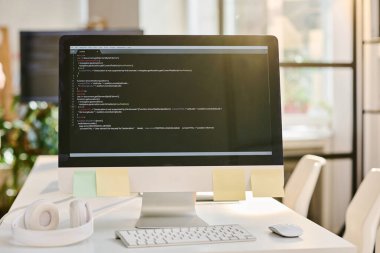 Ofisteki ekranda şifreli bilgisayar monitörünü kapat