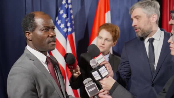 African American Politician Giving Interview Group Journalists Summit — Stock Video