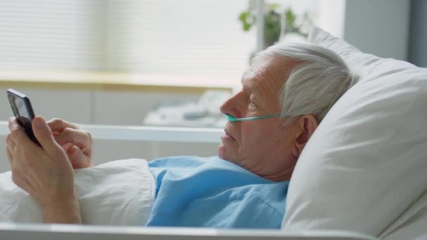 Elderly Patient Nasal Cannula Lying Bed Hospital Ward Typing Message — Stock Video