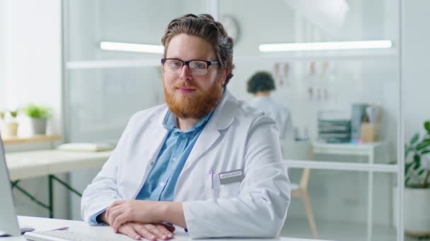 Portrait Young Bearded Practitioner Glasses White Coat Posing Camera Workplace — Stock Video