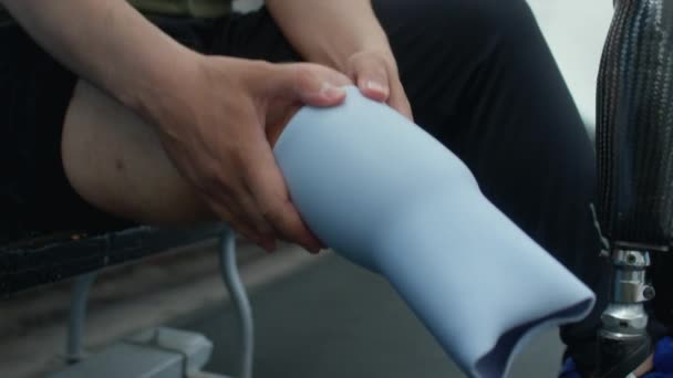 Close Tilt Shot Professional Runner Amputated Leg Putting Prosthetic Sock — Wideo stockowe