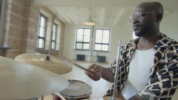 Black Man Playing Drums Drumsticks Music Rehearsal Studio — Stock Video