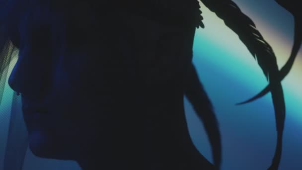 Împușcat Aproape Pene Cap Nas Piercing Decolarea Voalului Gotic Negru — Videoclip de stoc