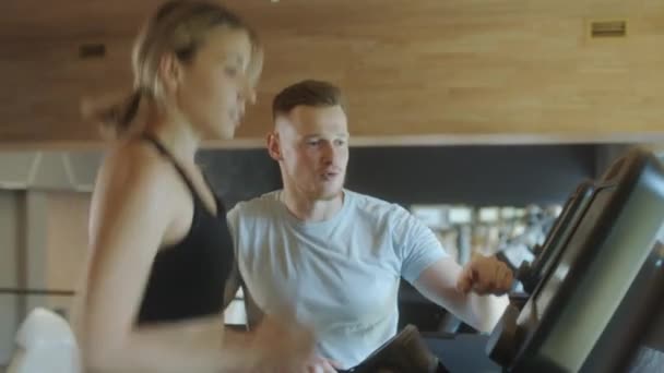 Midjan Upp Skott Passform Kvinna Sportkläder Löpning Löpband Träning Gym — Stockvideo