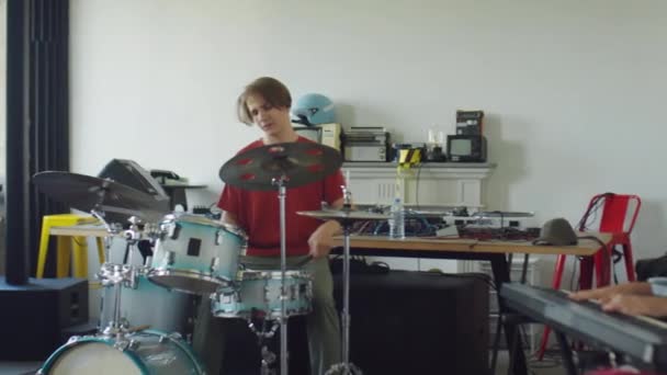 Panning Shot Jazz Band Playing Music Instruments Rehearsal Studio — Stock video