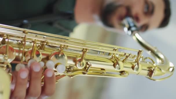 Mise Point Verticale Rack Saxophone Instrumentiste Masculin — Video