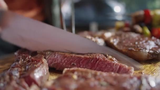 Gros Plan Plan Plan Sélectif Coupe Steak Bœuf Grillé Cuit — Video