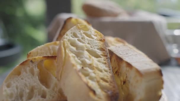 ดโฟก สการเล อกภาพของช นขนมป อนย างบนบาร — วีดีโอสต็อก