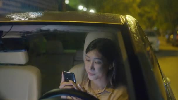 Tilt Shot Asian Woman Using Smartphone While Sitting Driver Seat — Stock Video