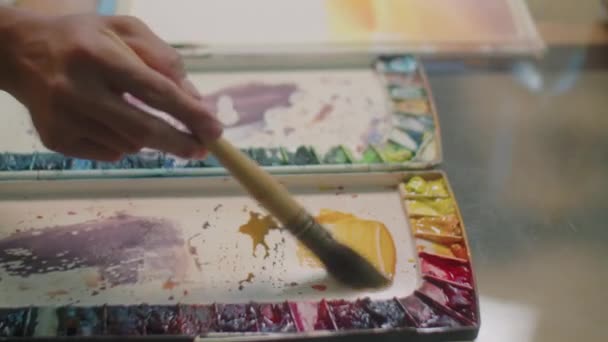 Närbild Skott Handen Oigenkännlig Manlig Konstnär Blanda Färg Färger Palett — Stockvideo