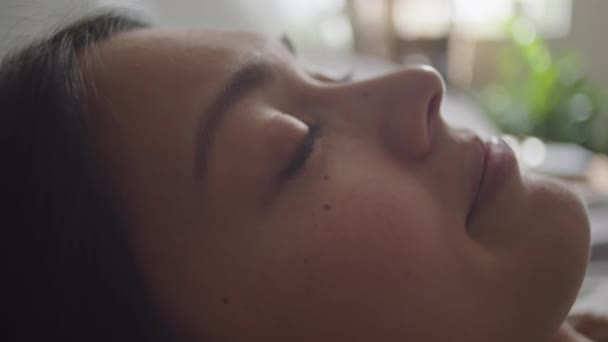 Close Shot Young Woman Lying Bed Waking Rubbing Her Eyes — Stock Video