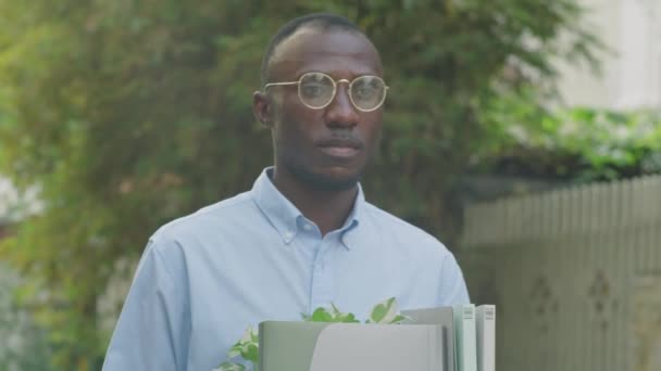 Incline Para Baixo Tiro Homem Negócios Preto Camisa Formal Óculos — Vídeo de Stock