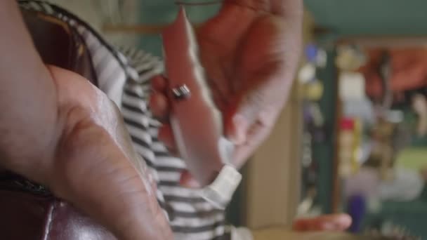 Vertical Close Shot Hands Barber Applying Talc Powder Blade Electric — Stock Video