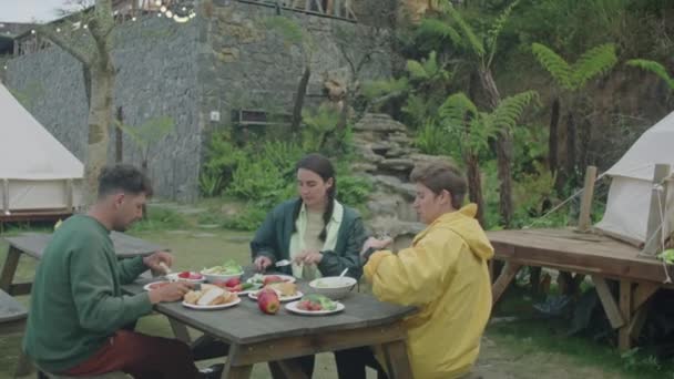 Medium Long Shot Young Tourists Eating Meal Drinking Tea Thermos — Stock Video