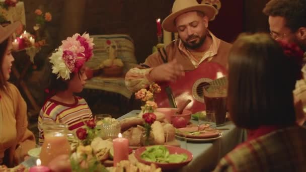 Medium Shot Cheerful Big Latin Family Having Fun Talking Playing — Stock Video