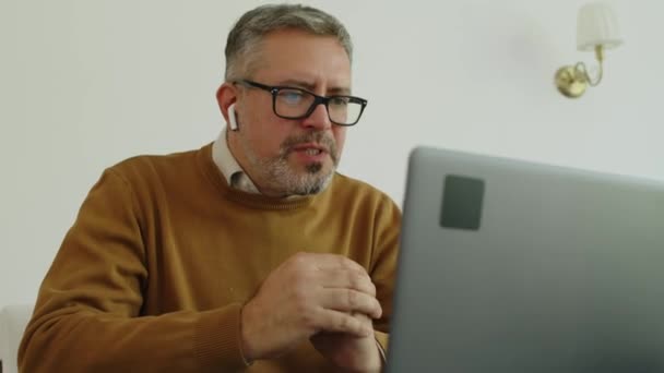 Middle Aged Businessman Wireless Earphones Talking Online Web Call Laptop — Stock Video