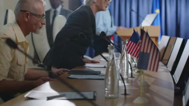 Les Chefs Etat Prennent Place Table Conférence Presse Avant Prononcer — Video