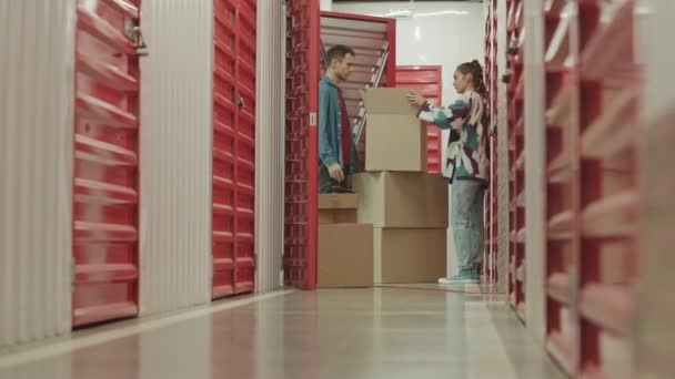 Full Length Shot Young Woman Checking Stuff Carton Box Και — Αρχείο Βίντεο