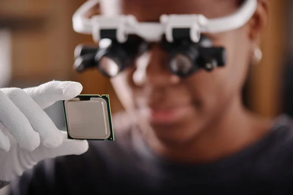 Black Woman Glasses Loupes Holding Cpu Attentively Looking Focus Cpu — Stock Photo, Image