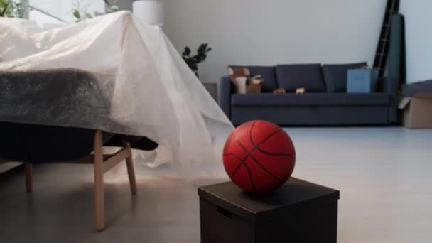 People Shot Basketball Black Box Living Room Furniture Packed Bubble — Stock Video