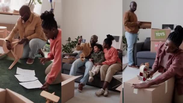 Vídeo Pantalla Dividida Familia Negra Que Ensambla Silla Con Instrucciones — Vídeo de stock