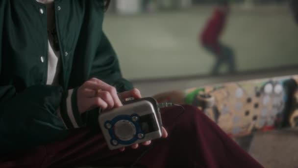Tilt Shot Young Gen Girl Sitting Skatepark Inserting Cassette Tape — Stock Video