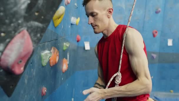 Professional Athlete Disability Applying Chalk Powder Palms Gripping Holds Climbing — Stock Video