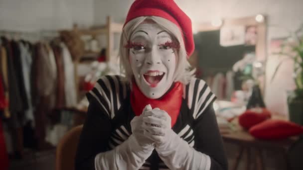 Cheerful Female Mime Artist Reaching Camera Smiling Showing Hugs While — Stock Video