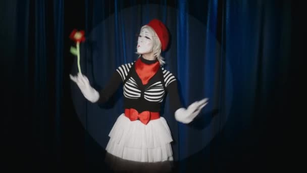 Female Mime Artist Standing Spotlight Stage Pretending Conducting Orchestra Flower — Stock Video