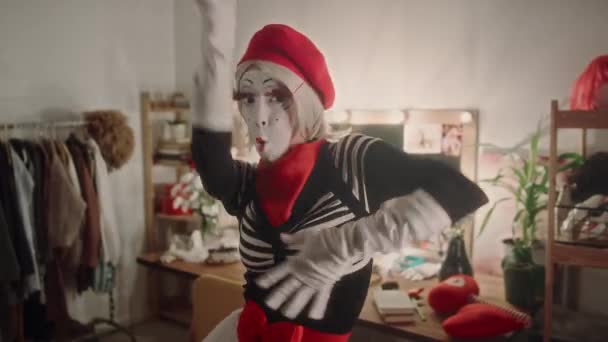 Funny Female Mime Artist Stage Makeup Dancing Grimacing Camera While — Stock Video