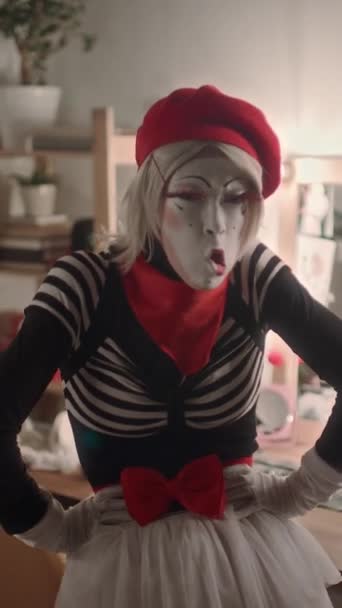 Vertical Shot Funny Mime Artist Performing Comedy Camera Dressing Room — Stock Video