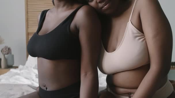 Tilt Portrait Shot Young Beautiful Black Woman Underwear Leaning Shoulder — Stock Video