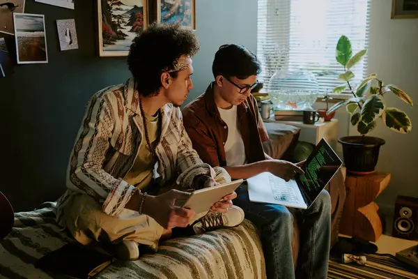 stock image Friends startupers sitting on bed while discussing last codes for their brand new application