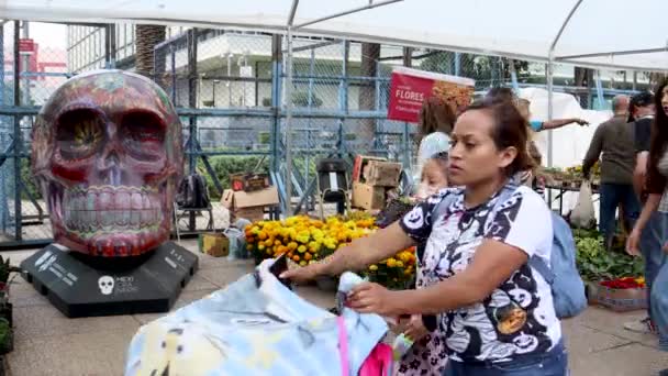 Mexico City Meksyk Listopad 2022 Rodziny Odwiedzające Cmentarz Kwiatowy Dniu — Wideo stockowe