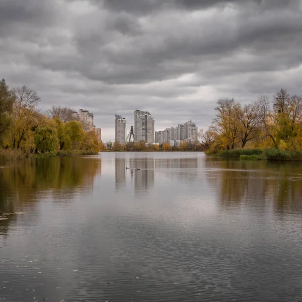 Verbne Lake Obolon Kyiv Cloudy Autumn Day Reflection Water — Stock Photo, Image