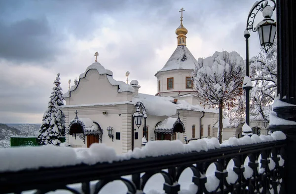 Pokryta Śniegiem Ławra Kijowsko Peczerska Kościół Poczęcia Anny — Zdjęcie stockowe