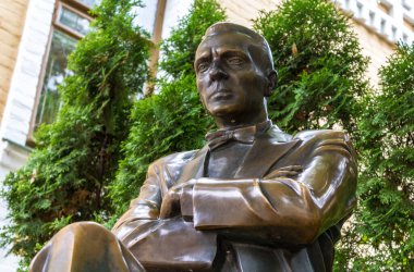 Monument to Mykhail Bulgakov in Andrew's Descent in Kyiv clipart
