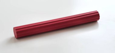 FlexBar TheraBand direnç cihazı tutuşu güçlendirmek, tenis dirseğini tedavi etmek ve ön kol kaslarını iyileştirmek için. Beyazda izole edilmiş.