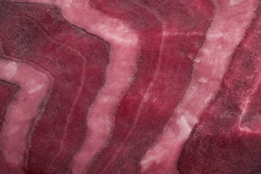 2023 Viva Magenta 'nın renkli çizgili taş dokusu tonu