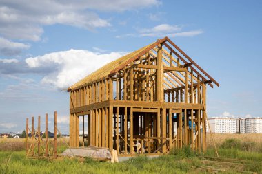 Bir evin ahşap iskeleti..
