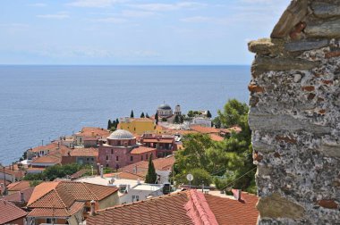 Güneşli bir günde kaleden Yunanistan 'daki Kavala' ya bakın