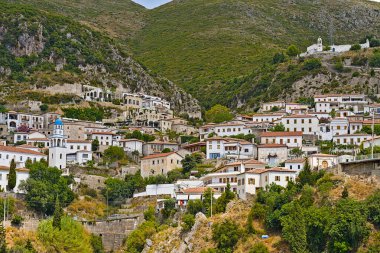 Arnavutluk kıyı şeridinde yer alan Yunan tarzı Dhermi köyü anakaradan fotoğraflandı.