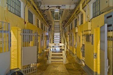 Hong Kong hapishanesi içeride.
