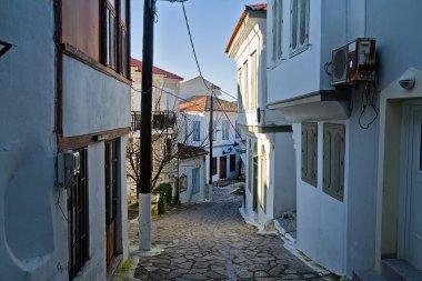 Kasabada rastgele bir sokak. Vathy.