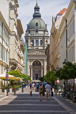 Güneşli bir günde St. Stephens Bazilikası 'na bakın