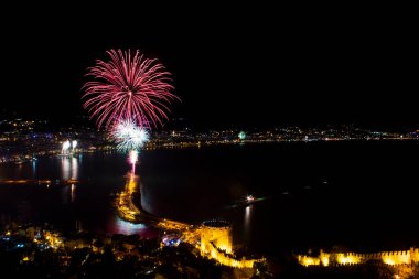 Alanya Yeni Yıl Gökyüzü Kırmızı Kulesi