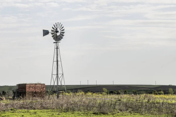 Kincir Angin Memompa Air Ruang Terbuka Luas Texas Utara — Stok Foto
