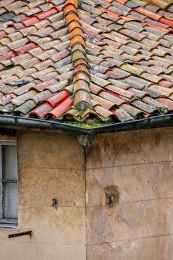 Aix-en-Provence 'daki Renkli Seramik Çatı Döşemeleri