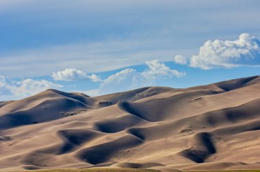Büyük Kum tepelerindeki Bulutlar, Contours ve Shadows NP