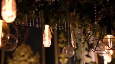 Işıklı Asya Düğün Sahnesi Dekorasyonu. Pakistan Düğün Töreni Düzenlemeleri